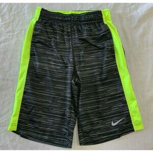 NIKE DRI FIT BOYS ATHLETIC SHORTS SIZE M